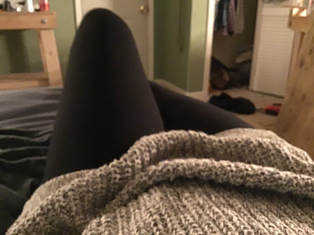 anniethevulpix's tweet photo. Wholesome thigh reveal https://t.co/E7PMcGZxTp