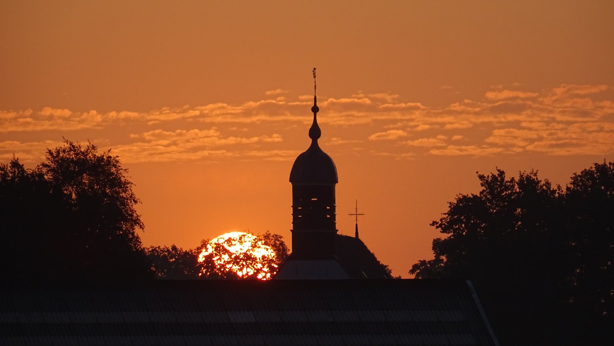 BjT_weer's tweet photo. Goedemorgen
@Alpenweerman @ricoschroder @MaartenMinkman @Noorderweer @pietsweer @janvissersweer @WilliamHuizinga @BrittaVG @jordiweerman @GerritHiemstra @marcopverhoef @mrmiddendorp @weermanreinier
Een mooie heldere maar frisse start 10 graden #zonsopkomst De #Knipe #Friesland https://t.co/9u8q2zVcsa