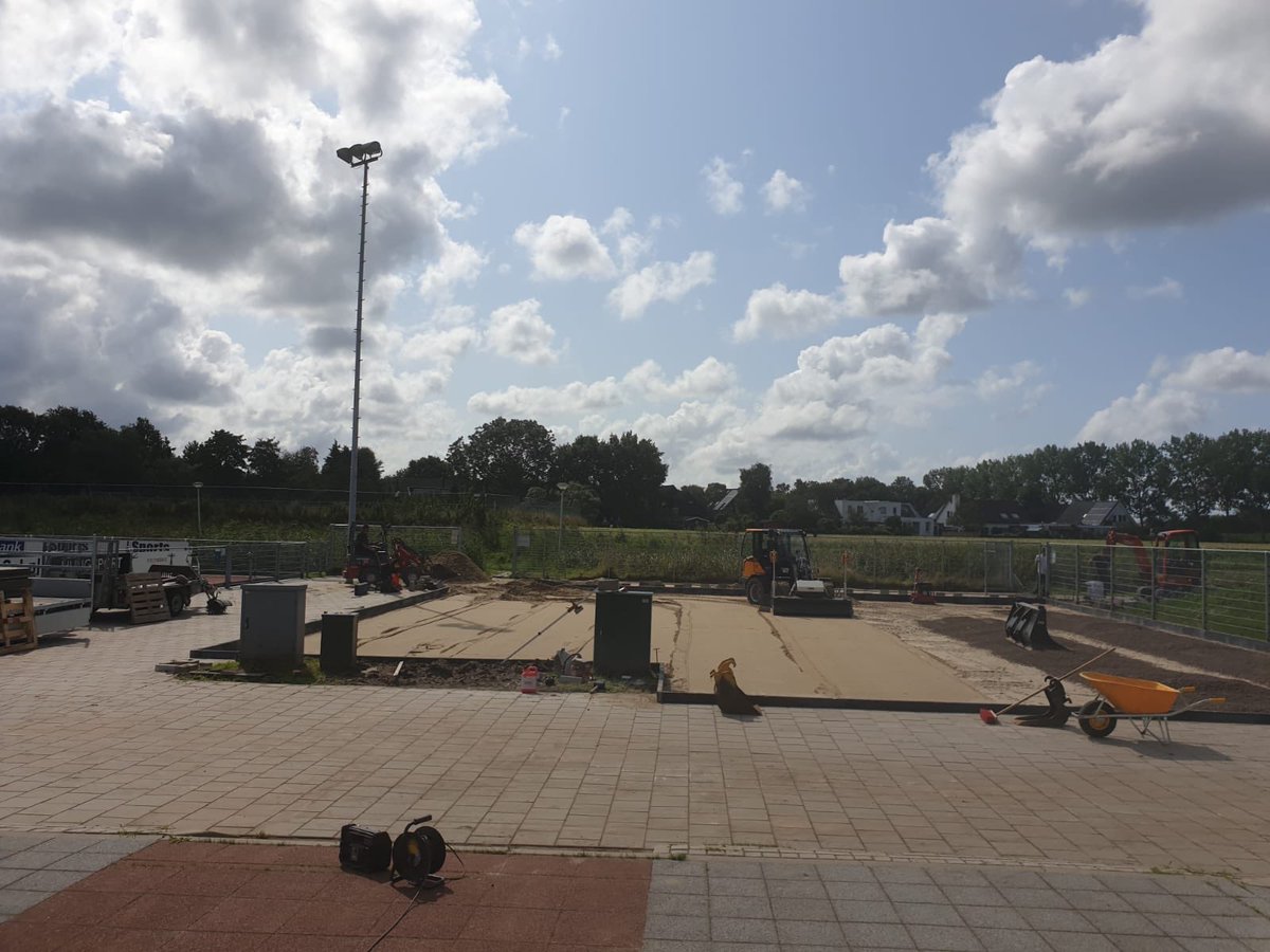 HCSpaarndam's tweet photo. Update van de aanleg van ons nieuwe ons oefenveldje 😀 https://t.co/uAbAT1wual