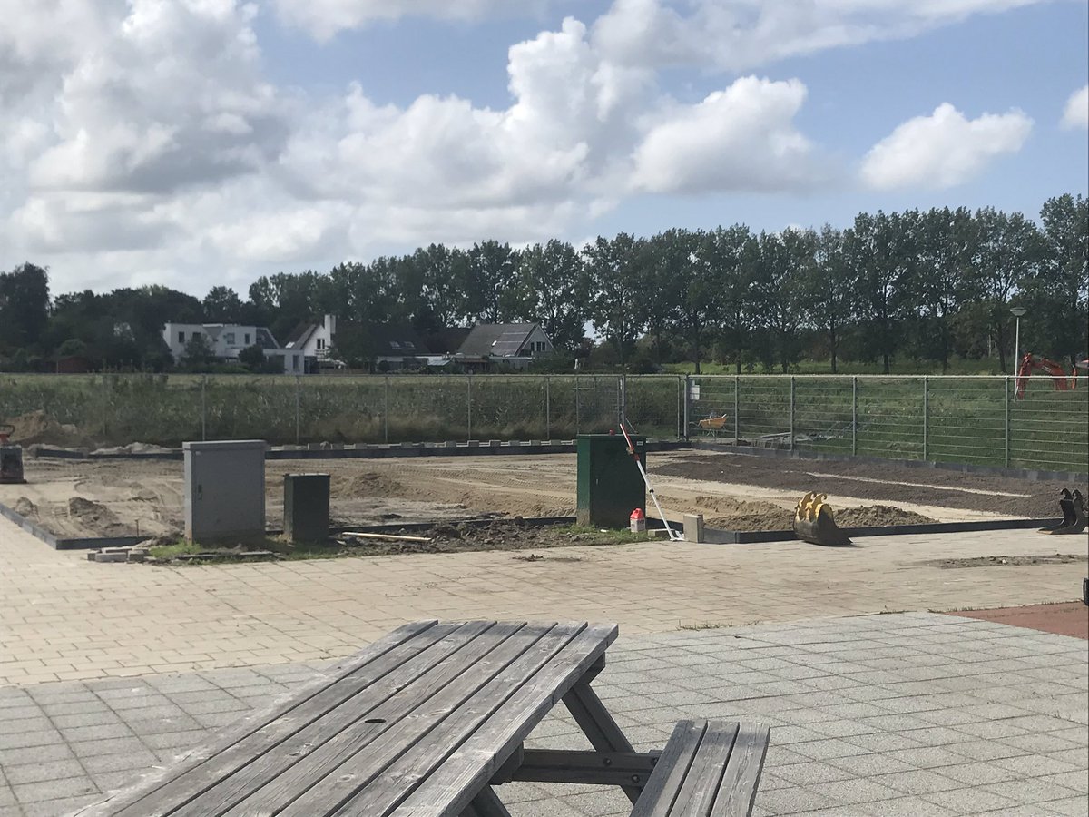 HCSpaarndam's tweet photo. Update van de aanleg van ons nieuwe ons oefenveldje 😀 https://t.co/uAbAT1wual