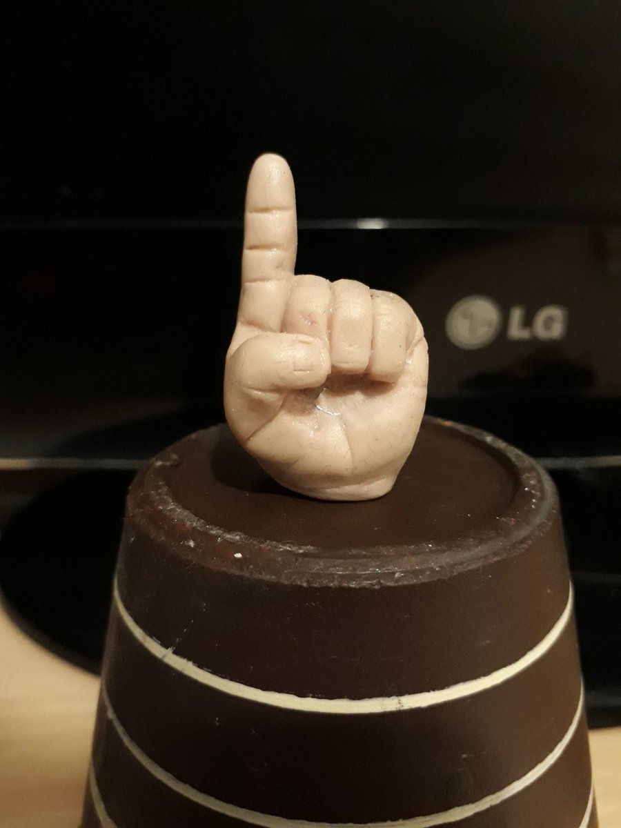 AlekzYaez's tweet photo. Estoy practicando manos con #supersculpey espero contar hasta 5 y vamos en 1. https://t.co/nEAo8lAVsD