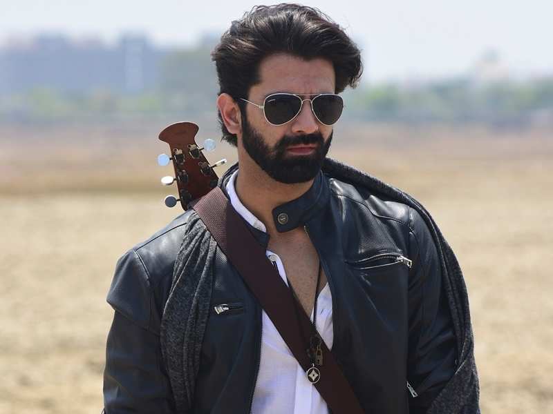 bollywood_bee's tweet photo. Here's wishing the handsome heartthrob, @BarunSobtiSays, a very happy birthday! 

#HappyBirthdayBarunSobti #BarunSobti https://t.co/ptafvaQY7c