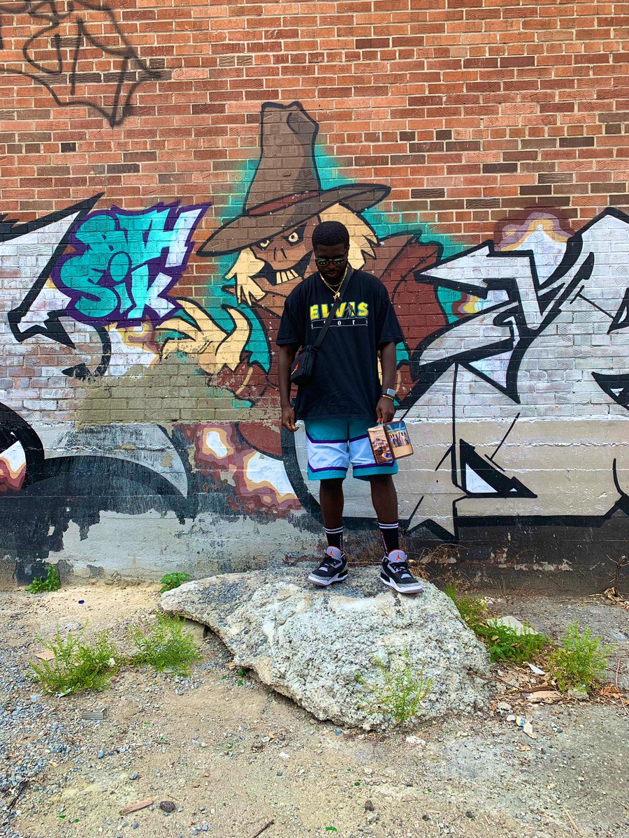 _ElvisA's tweet photo. “The Man Behind The Mask” // #MTL https://t.co/nsGKsoo7ev