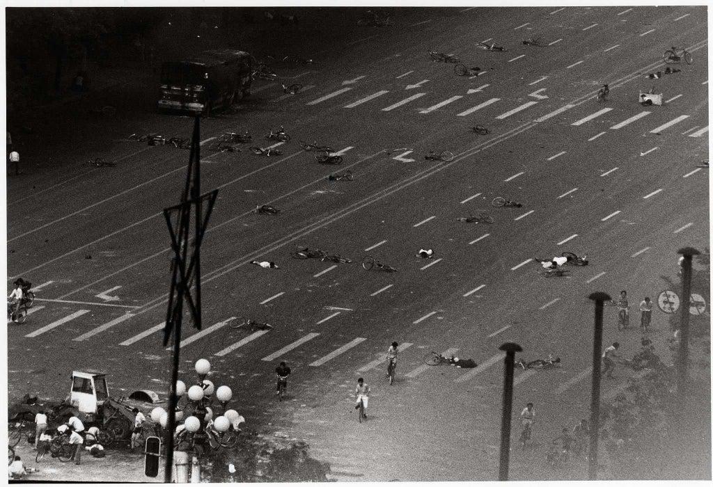 awstar11's tweet photo. When people think of China and Tiananmen Sq they think of the picture on the left.  But, what few recall is what happened after on the right https://t.co/ZmcSDuAvDz