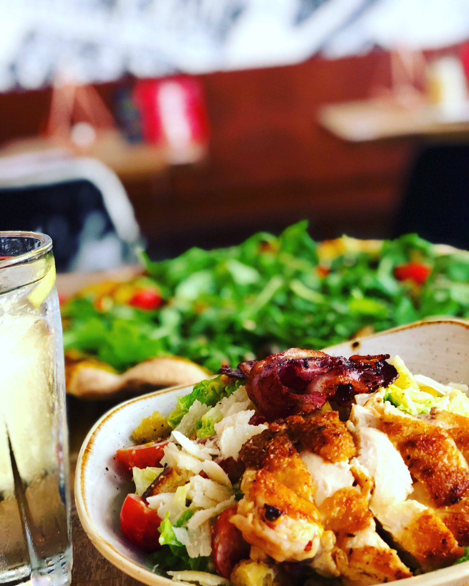 micello_s's tweet photo. Nicht nur lecker, sondern auch gesund! 😋💚 Probiert doch mal einen unserer tollen Salate ODER eine unserer veganen Pizzen! 👌🏻

#micellos #leipzig #pizza #pasta #grill #bar #lecker #salat #vegan #vegetarisch #katharinenstrasse #ecke #brühl https://t.co/bhZp0Oei3D