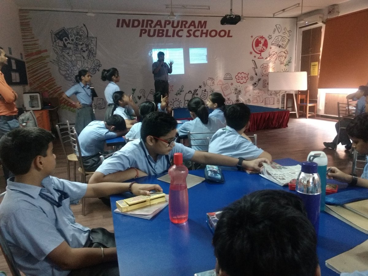 Godara__OP's tweet image. Students of class 8 &amp;amp; 9 conducted a session independently for the Ss of class 6 at #ATLindirapuram after attending the boot camp on #DesignThinking, #ArduinoIOT. 
#learning #PeerLearning #AIM #AIMtoInnovate. @IprmGrp 
#IndirapuramSchools @RitaSingh0210 @NITIAayog @AIMtoInnovate