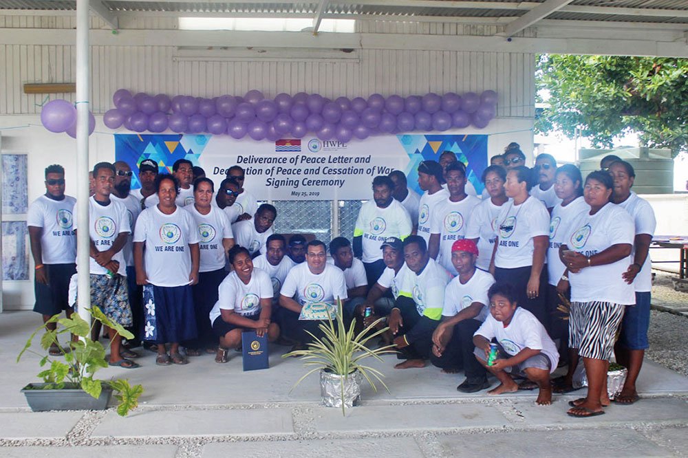 Handwritten Peace Letter, delivered to the President of Kiribati and its ministers.

🖥️hwpl.kr/en/news/view/1…

#HWPL #WorldPeaceSummit #WARPsummit2019 #DPCW #manheelee #LegislatePeace #PEACE #LPcampaign