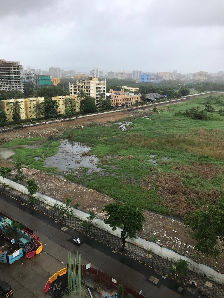 dhavalgandhi007's tweet photo. Dear @mybmc @AUThackeray @Dev_Fadnavis @AmeetSatam there is a swamp which has come up on the AAI land, near juhu circle maybe due to the outet of sewage water from The Club causing the breeding of insects making the residents in the area prone to diseases,can you please address https://t.co/zOYgIORJ9s