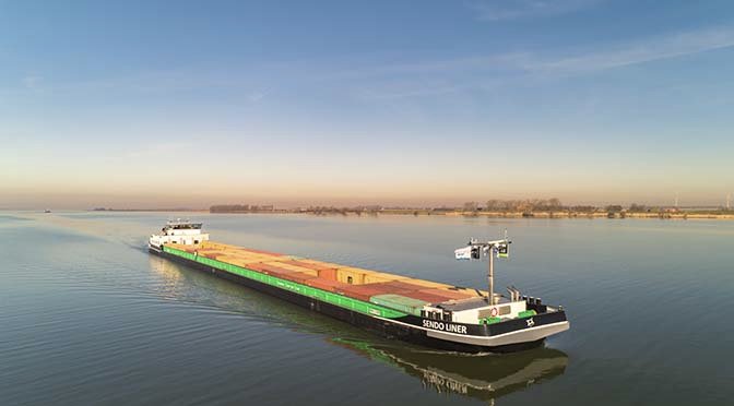 'Schip van de toekomst' op de Wereldhavendagen

Tijdens de Wereldhavendagen in Rotterdam wordt het containerbinnenvaartschip Sendo Liner opengesteld voor publiek. De Sendo Liner is het eerste binnenvaartschip dat emissieloos op batterijen kan varen. aqualink.biz/schip-van-de-t…