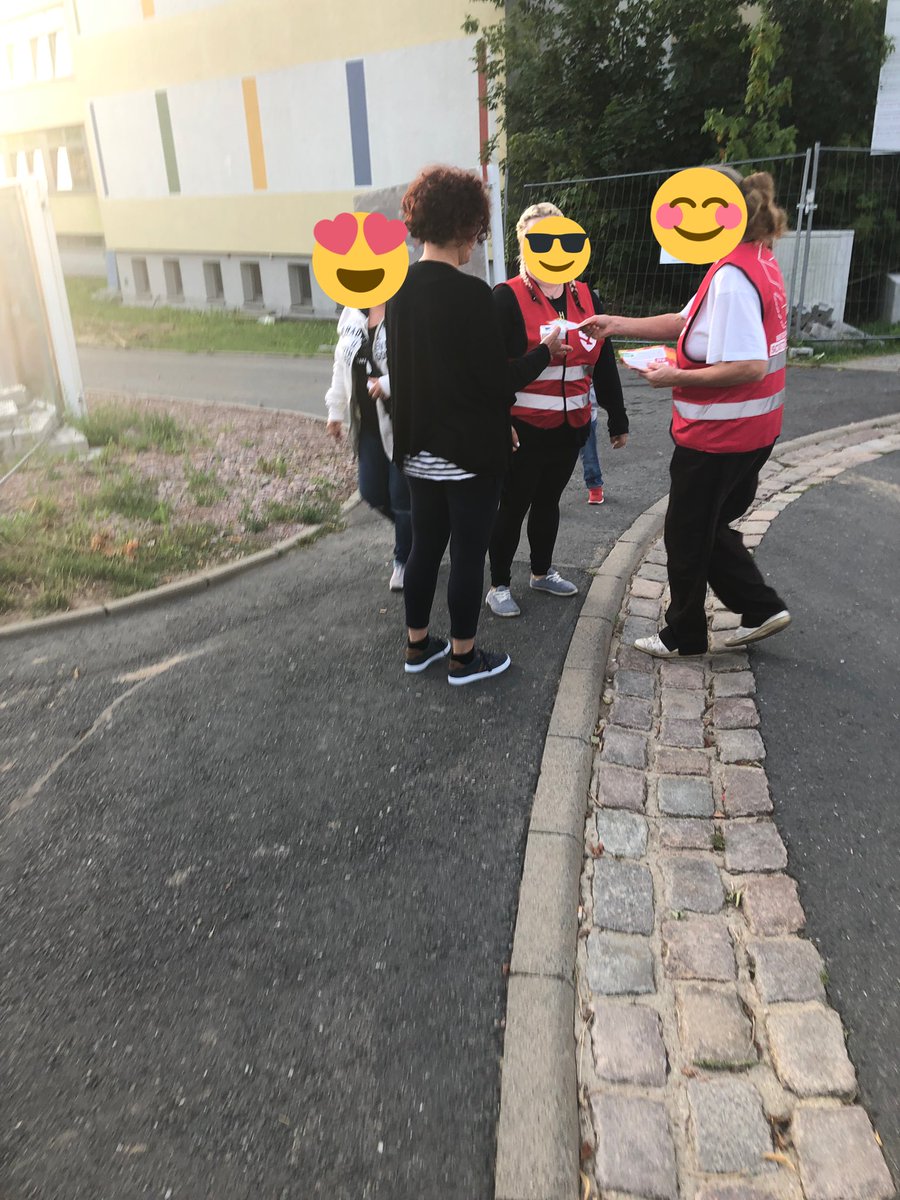 StefanTrautman3's tweet photo. Der frühe Vogel fängt den Wurm 😬
Soeben haben wir eine #Schutzzone in Form einer #Schulwegwache vor der „Schule am Hollender“ in #Döbeln-Nord gebildet. #Westenshow #fotoschuding #fotoshoting #mittelsachsen https://t.co/FT8Zd33faw
