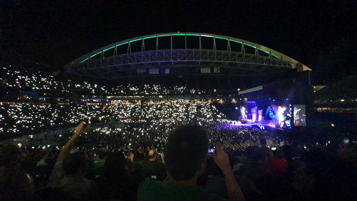 NibhaInSeattle's tweet photo. What an amazing concert! Thousands of Flash lights, packed concert, exclusive concert just for us. Amazon <3 #bepeculiar #postprimedayconcert #amazon #KatyPerry #Seattle @katyperry
Photo by yours truly! https://t.co/DLvXYhTeJa