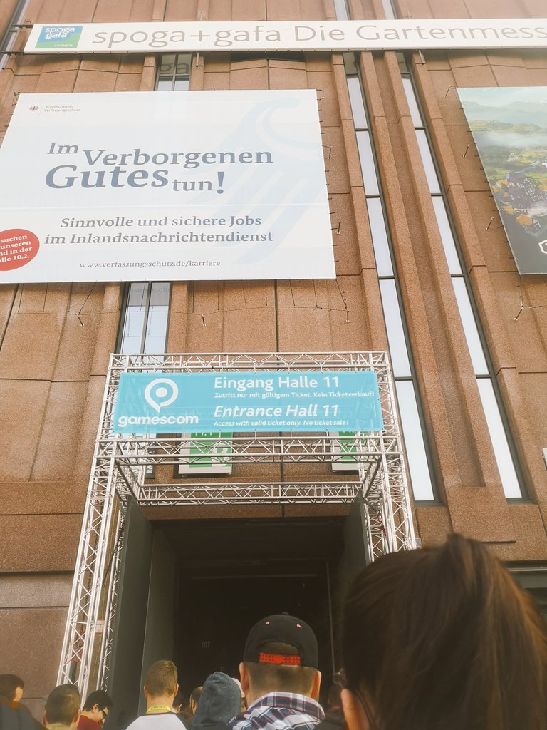 NicoCourson's tweet photo. Ich bin endlich auf der Gamescom angekommen. 😍
#gamescom2019 #Gamescom 
#kölnmesse #colonge #köln https://t.co/T7nRsIZDKW