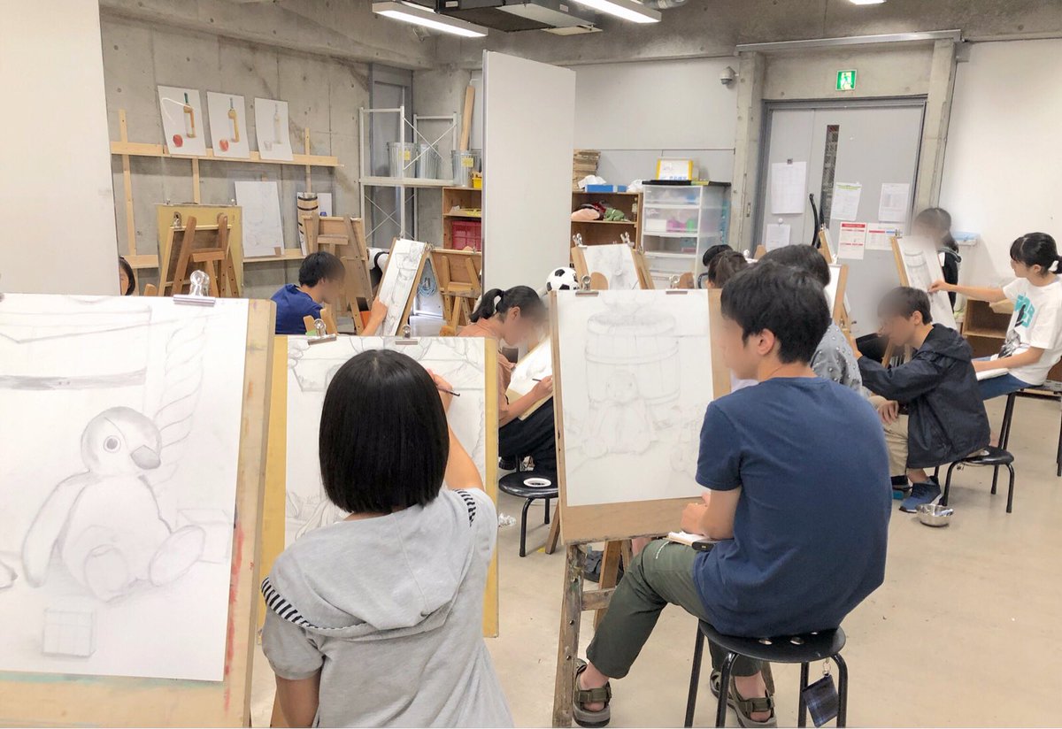 O Xrhsths すいどーばた美術学院 Sto Twitter 中学生科 後期夏季講習3日目 ベーシックコース では2日間連続で水彩着彩に取り組んでいます 描き出しを中村先生にデモストしながら解説をもらいました ビギナーコースでは多面体りんごを描きました これまで