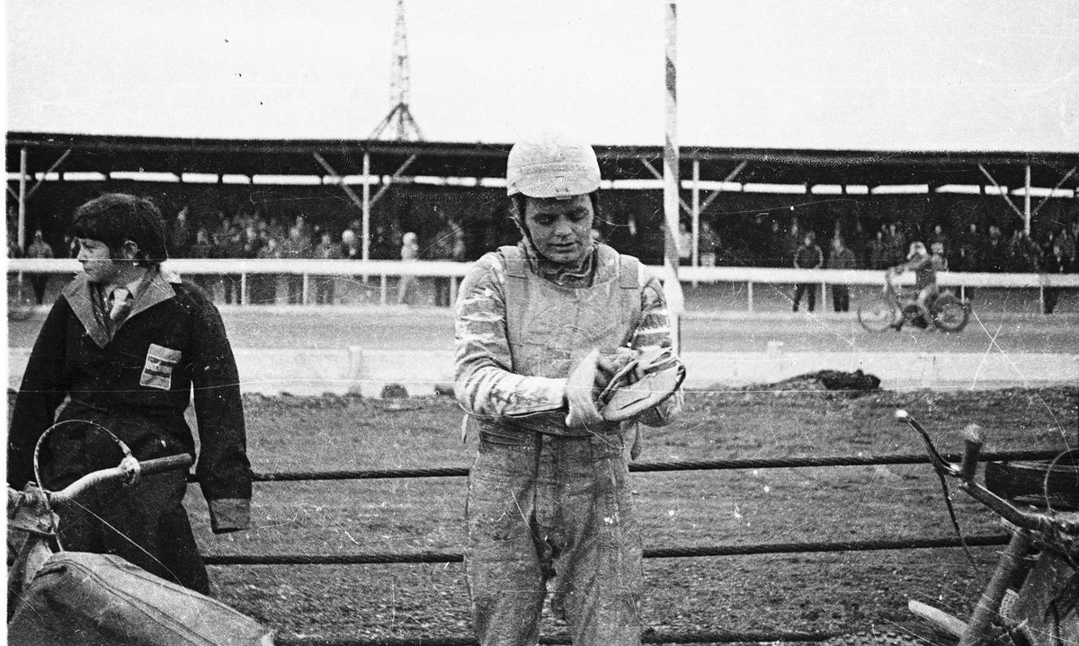 mikebradio's tweet photo. So, where were these taken and when? Briggo, Ivan Mauger and Dave Gifford but who is the other rider?
#speedway #classicspeedway #70sspeedway @UprightSpeedway @retrospeedway @Speedway_Photos https://t.co/rvVKmQDfk7