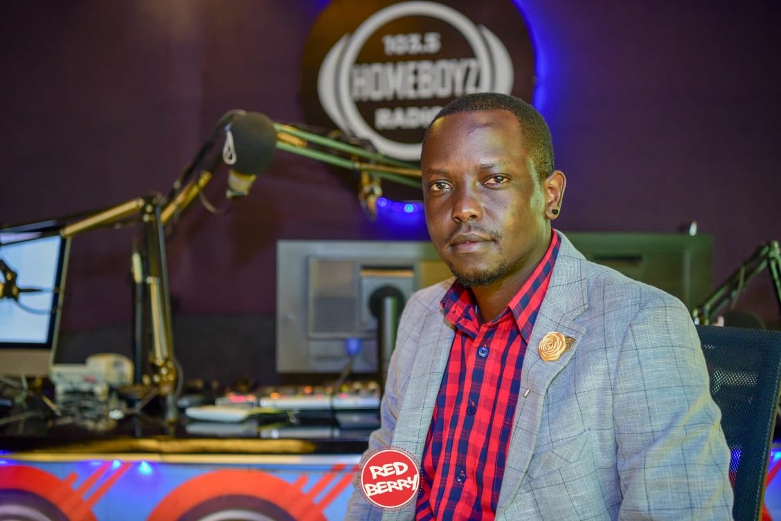 Muluvi's tweet photo. Quick reminder that we’ll be back on homeboyz radio next week Tuesday at 4pm. 
This time with our heavy Dj lineup. 
We want to light up the studio!!!! 
Mad shelling!!! 
For more details about the #playhouseke party go to https://t.co/V26wy6zhfH https://t.co/DGxL4Vg2qS