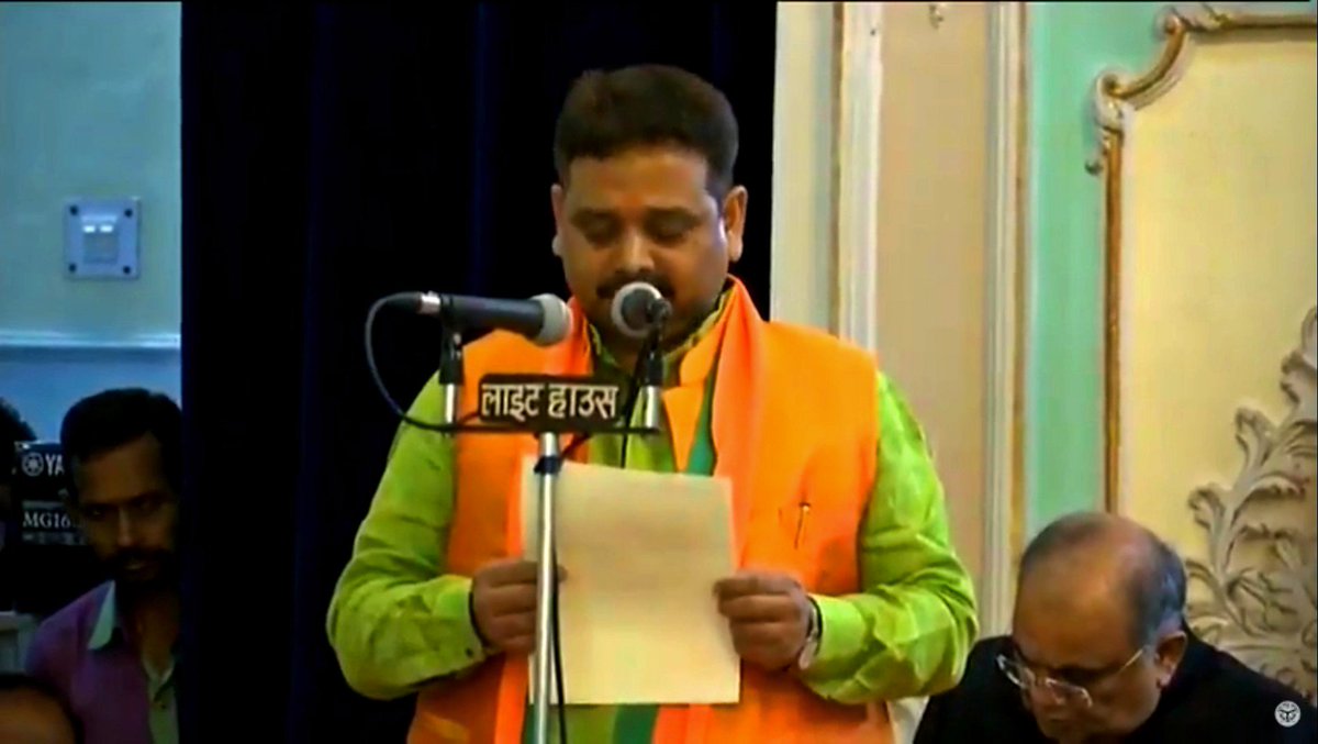 HumHaiVaishy's tweet photo. वाराणसी उत्तरी विधानसभा से दूसरी बार विधायक बने श्रीमान #रवीन्द्र_जायसवाल जी को उत्तर प्रदेश सरकार में राज्यमंत्री (स्वतंत्र प्रभार) बनाए जाने पर हार्दिक बधाई| @RavindraJaisMLA https://t.co/oRFW8CuOaw