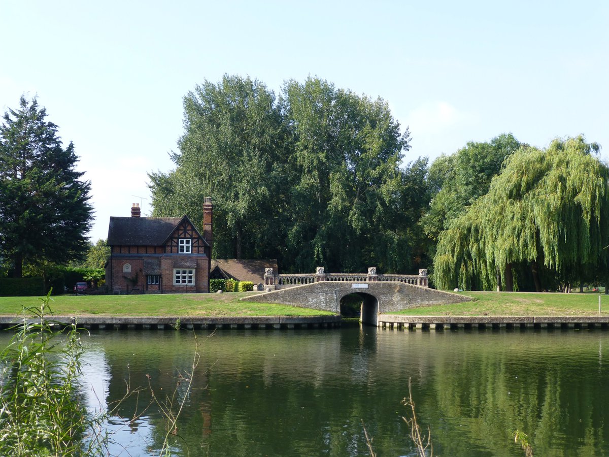 AbsoluteEscapes's tweet photo. Pippa from the #AbsoluteEscapes team walked the Eastern section of the @NtThames from the historic town of @visitwindsor to the Thames Barrier.
Is this the ultimate way to experience #London and its surroundings? Check out our new #blog: https://t.co/U8Rqwy5B20 https://t.co/u1EN3vx0c8