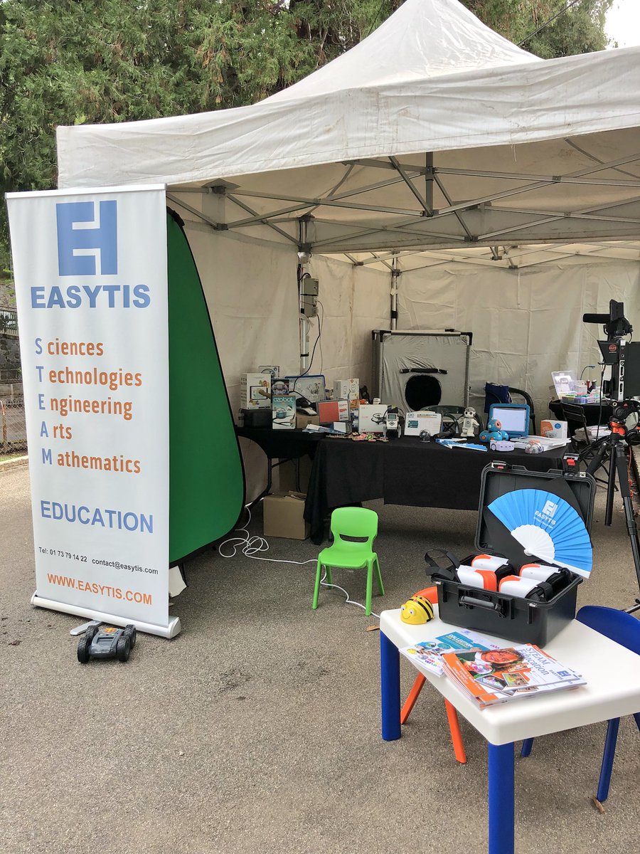 Easytis's tweet photo. Jour 2! Sous le soleil ! #ludovia16 
Venez découvrir les nouveautés #STEAM Education 🤖🤗☀️ https://t.co/mcpQy9mrHt