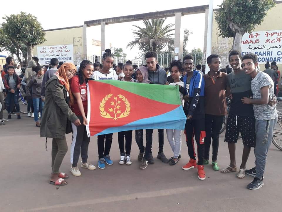 hadnetkeleta's tweet photo. Cc: @HizbawiM and Luwam Measho
ተመሃሮ ኣብያተ ትምህርቲ ዞባ ማእከል፡ ናይ 12 ክፍሊ ኣካዳምያዊ ትምህርቶም ንምቕጻልን ምስ ዛዘሙ ድማ ኣብ መበል 33 ዙርያ ሃ/ኣ ንምስታፍን፡ ሎሚ 21 ነሓሰ 2019 ረፋድ ናብ #Sawa ተፋንዮም። #Eritrea #Sawa4peaceAndDevelopment https://t.co/laaHNVuAJA
