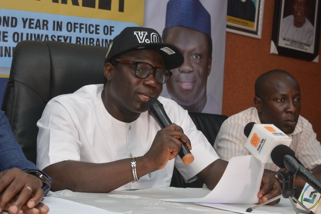 valburaimoh14's tweet photo. #2ndyearinoffice
Day 1: Monday, 19th 2019
Finally the Executive Chairman attended the press parley where he presented an account of stewardship to representatives of leading media organization in Lagos and by extension Nigeria at large. https://t.co/yl1LQ2U3om
