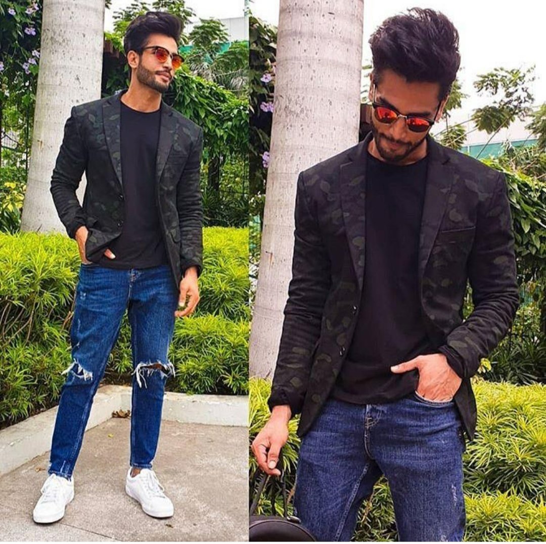 OfficialMrIndia's tweet photo. #RohitKhandelwal, #MrWorld2016 - An epitome of swag๐ถ and humility๐๐ป! Styled By: @bharatg18
Blazer: #Mehraab https://t.co/5IQuazwYMg