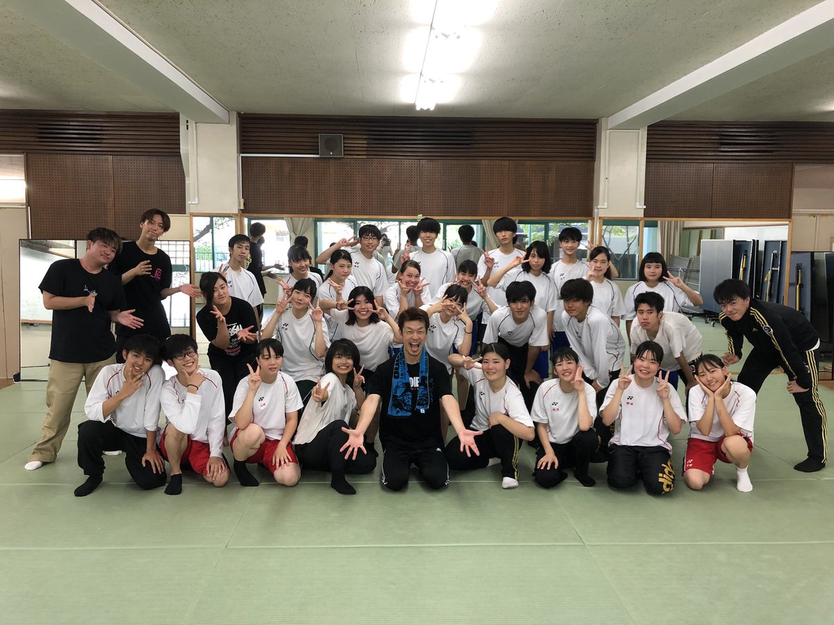 takuyasennin's tweet photo. 英真学園ダンス部WS終了^_^
エアコン潰れてて汗だくハンパなかったw
でもみんな楽しく気持ちよく踊ってくれてたのでオールOK！またレッスン行きますとか色々ゆってくれた^_^
待ってるね^_^ https://t.co/K5oIvrbovA