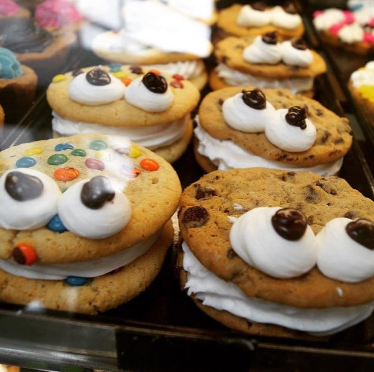 MallofMonroe's tweet photo. My sweet tooth is my weakness 🤤
.
.
.
.
.
📸:// @mrsfields #cookiemonster #baking #inspo #yummy #treats https://t.co/JItULmta8d