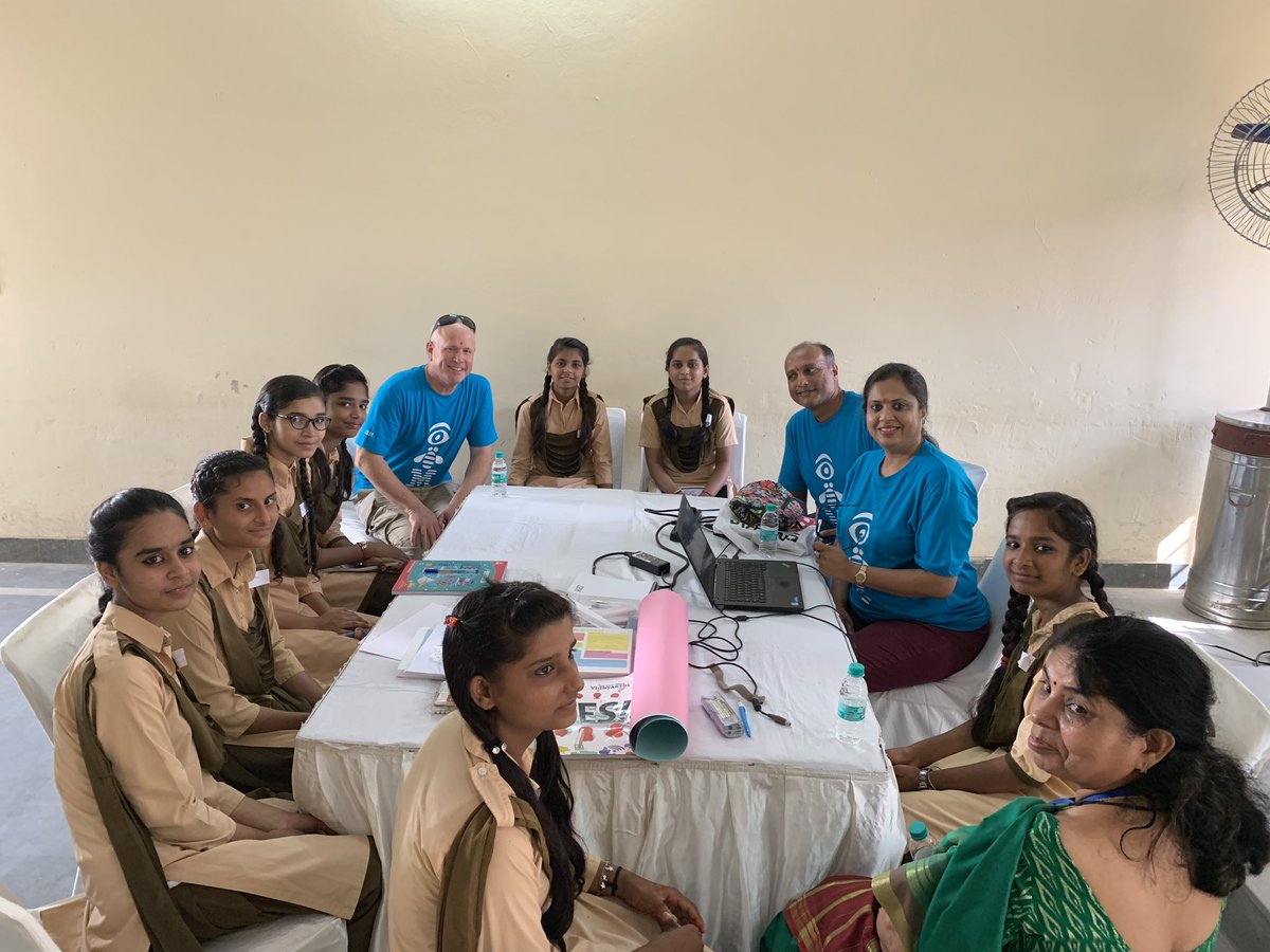 Prativa_M's tweet photo. Mentoring girls .. exploring possibilities in STEM @ibm_in #ibmcsr #ibmstem #ibmgoodtech https://t.co/CTm2pSdPIm