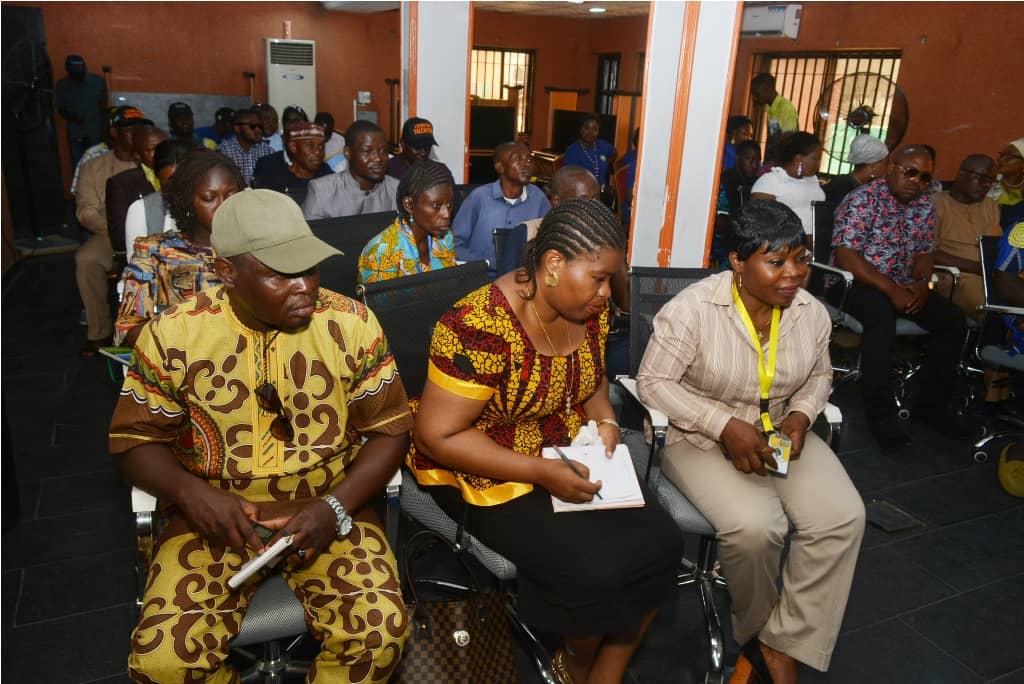valburaimoh14's tweet photo. #2ndyearinoffice
Day 1: Monday, 19th 2019
Finally the Executive Chairman attended the press parley where he presented an account of stewardship to representatives of leading media organization in Lagos and by extension Nigeria at large. https://t.co/yl1LQ2U3om