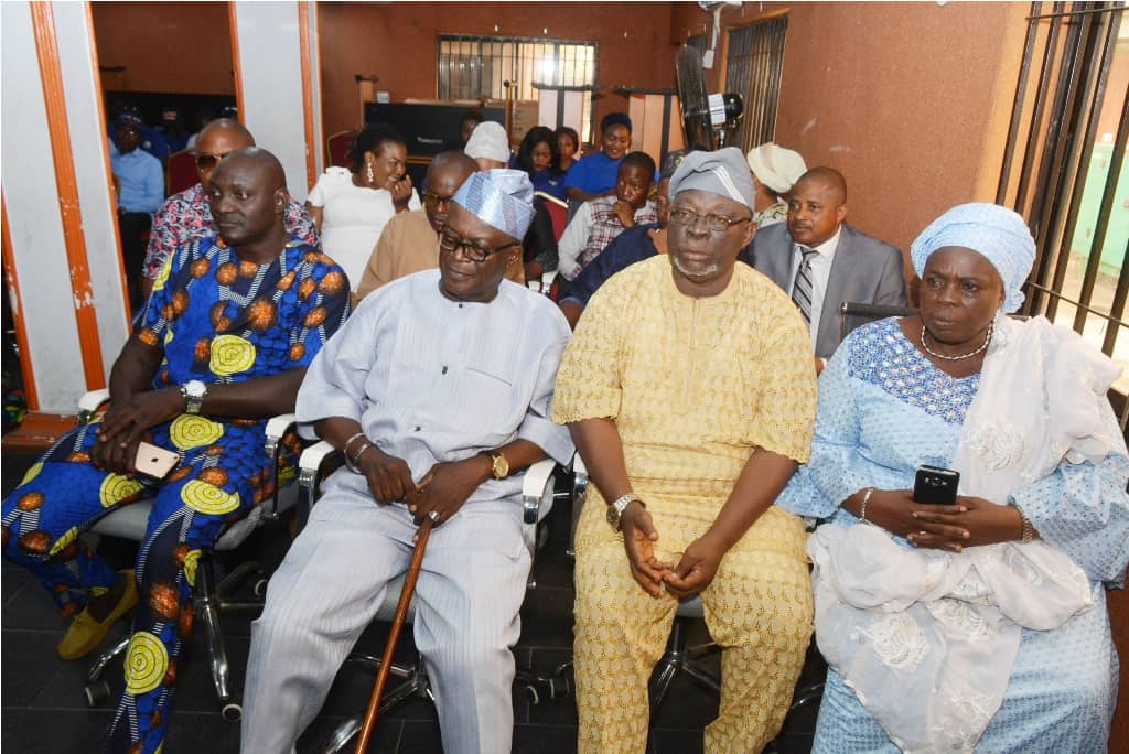 valburaimoh14's tweet photo. #2ndyearinoffice
Day 1: Monday, 19th 2019
Finally the Executive Chairman attended the press parley where he presented an account of stewardship to representatives of leading media organization in Lagos and by extension Nigeria at large. https://t.co/yl1LQ2U3om