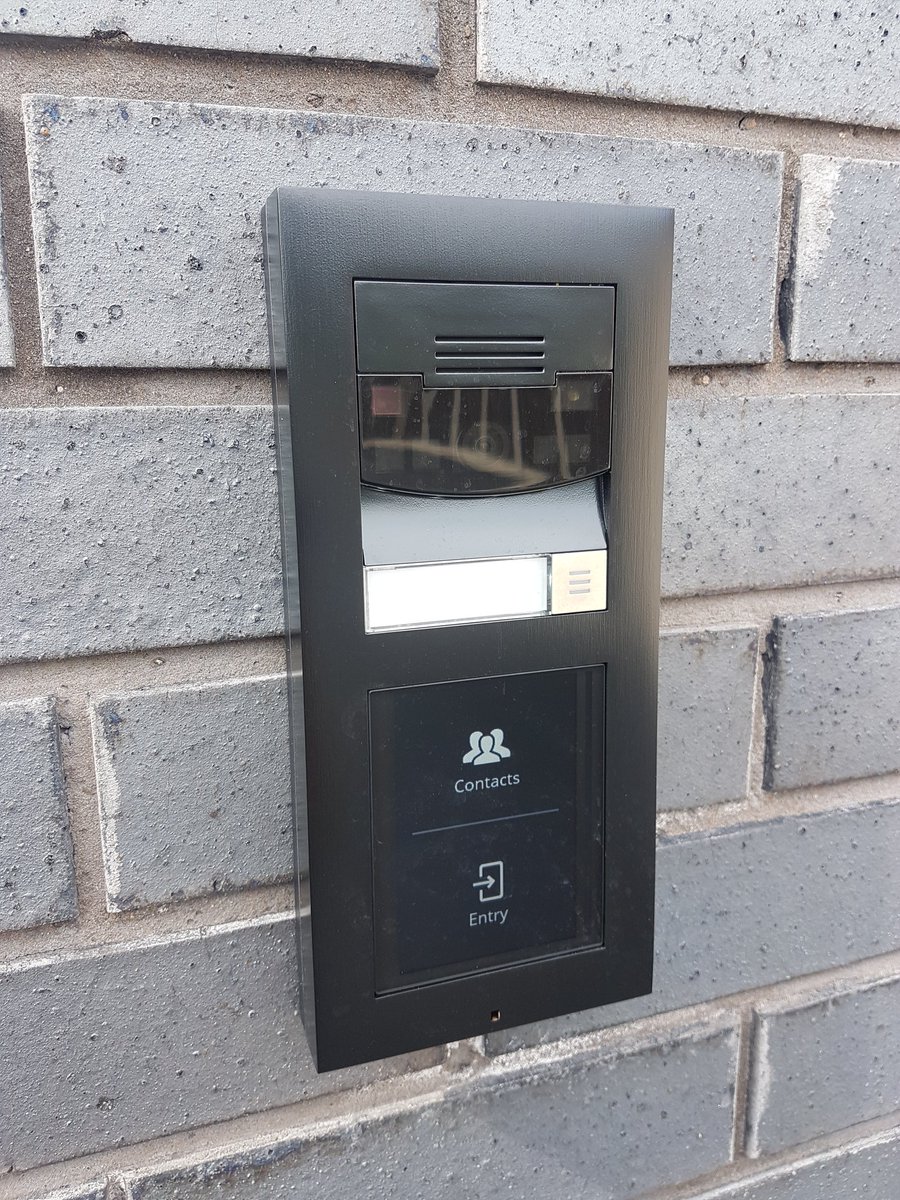 One IP video intercom to four <a href="/control4/">Control4</a> properties?
Soultion: C4 ommunication server with DS2 and #2n touch display. Very clever, very slick #smarthome #connectedhomes @hometechgallery