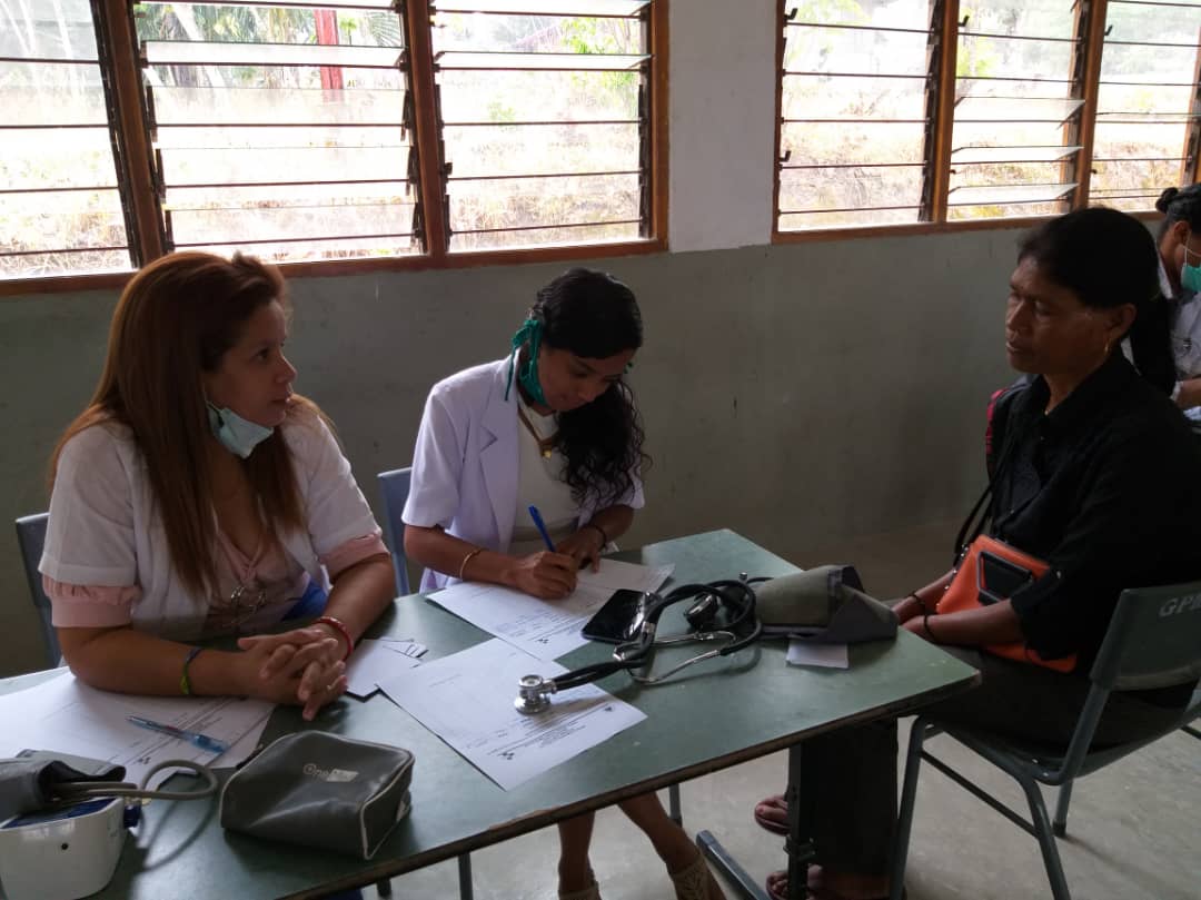 CubacooperaTl's tweet photo. Actividad asistencial en el municipio Baucau, #BMCTimorLeste. Atención médica a los veteranos de la lucha independentista de #TimorLeste.👉https://t.co/fTEODRvn0j
#CubaCoopera #CubaPorLaSalud #Cuba #15AñosXMásSalud #VamosPorMás @japortalmiranda @CubacooperaVe @CubacooperaCu https://t.co/jFvntcA3X8