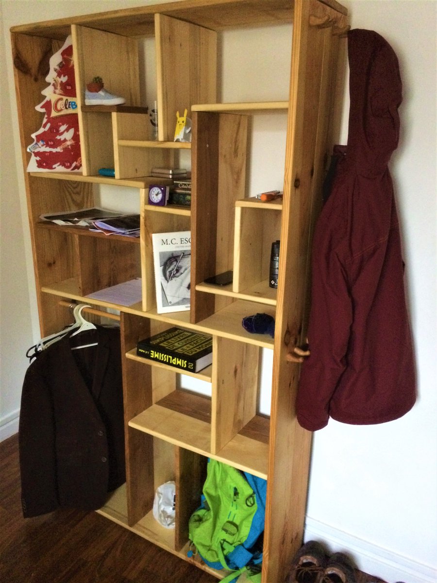 SebastienMD's tweet photo. Bibliothèque/étagère en planches de palettes de chêne, de sapin et de pin rouge avec penderie et portes manteaux réalisée en novembre 2018.

#bois #ebenisterie #meuble #faitmain #artisanat  #artisanatfrancais #madeinfrance #wood #woodproject #woodcraft #woodwork #cabinetry https://t.co/s9UKkoCxTK