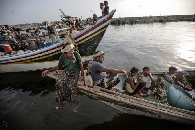 Fishermen rest on their boats in Hodeida, Yemen before going out to sea, September 2018. Since 2018, Saudi-led coalition naval forces have attacked fishing boats in the Red Sea, killing at least 47 Yemeni fishermen. © 2018 Hani Mohammed/AP Photo