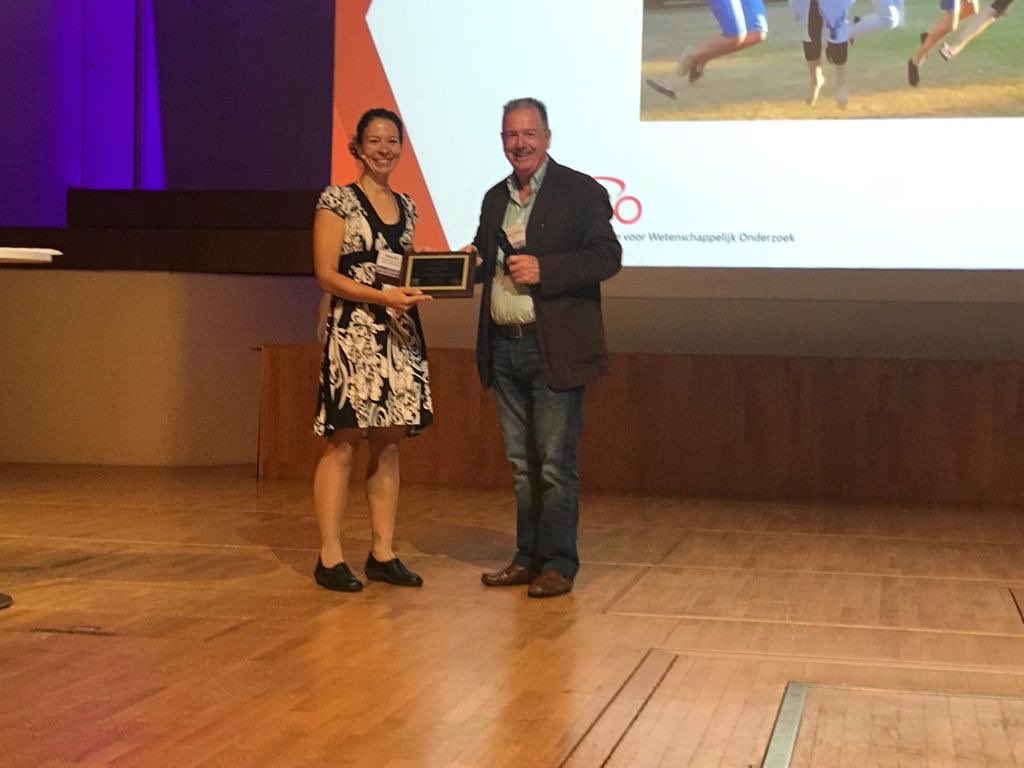 Multimodallang's tweet photo. ⁦@vipiai⁩ recieves the award from Prof Carrerias Prresident SNL #snlmtg  ⁦@DondersInst⁩ ⁦@in_interaction⁩ https://t.co/qna1cnp8qL
