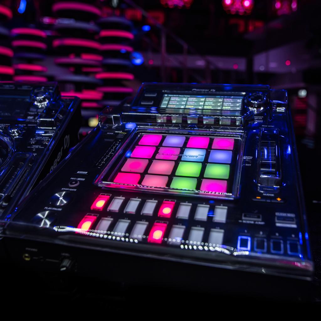 Decksaver's tweet photo. @energy2000_katowice 👀
https://t.co/rXN1i3KusF
#poland #energy2000 #katowice #decksaver #dj #djs #djlife #djlifestyle #djbooth #djsetup #djset #decks https://t.co/XbNc88TrxZ