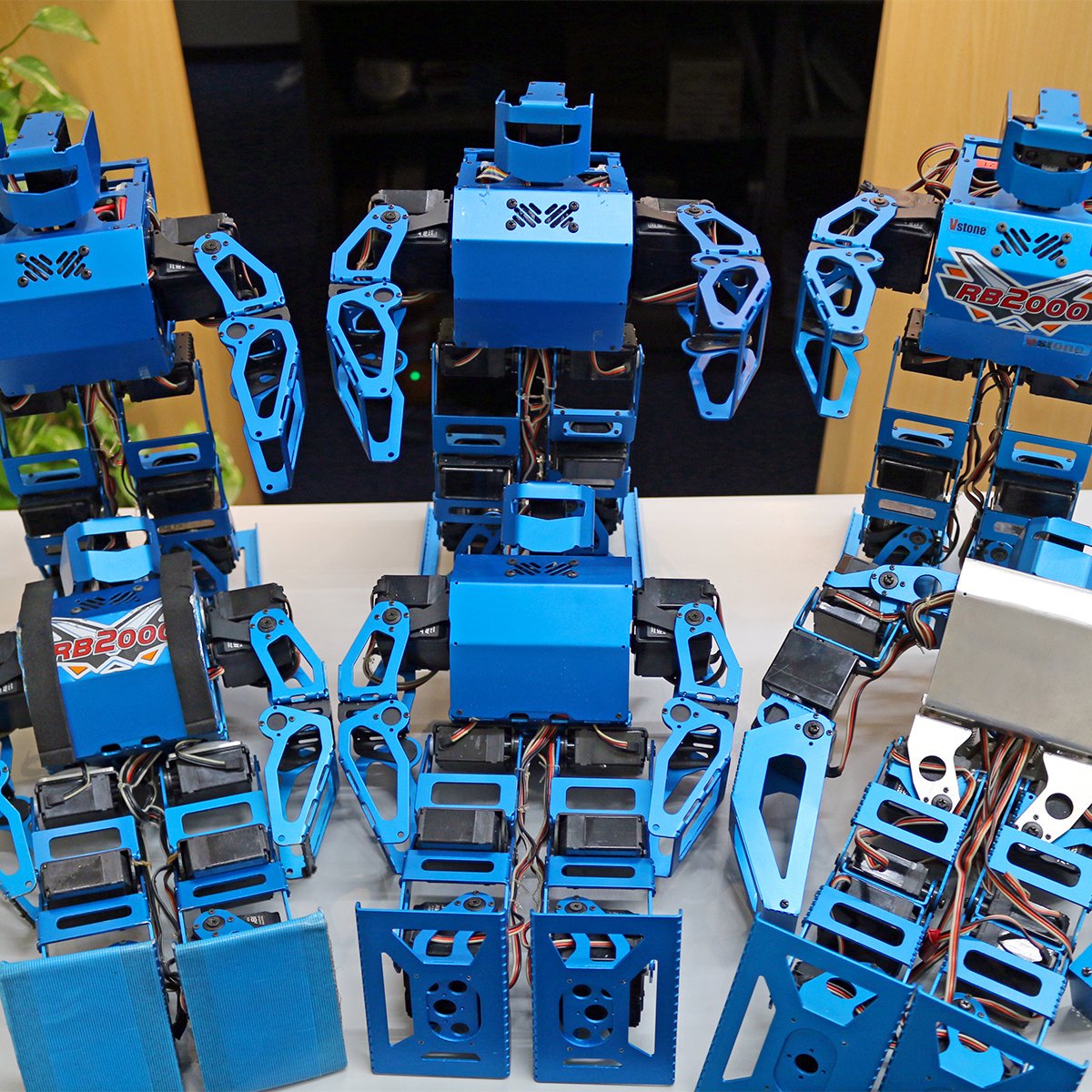 robot_shop's tweet photo. で、でっでで、ででで、出てきた~~~~~!!
これが最後のRB2000!
明日着荷予定!
いくらになるかは明日のお楽しみ!
8/22(木)も営業してるので、きてねー
#最終セール #終わりの始まり #ロボセン #RB2000 https://t.co/ipuSkC7sgn