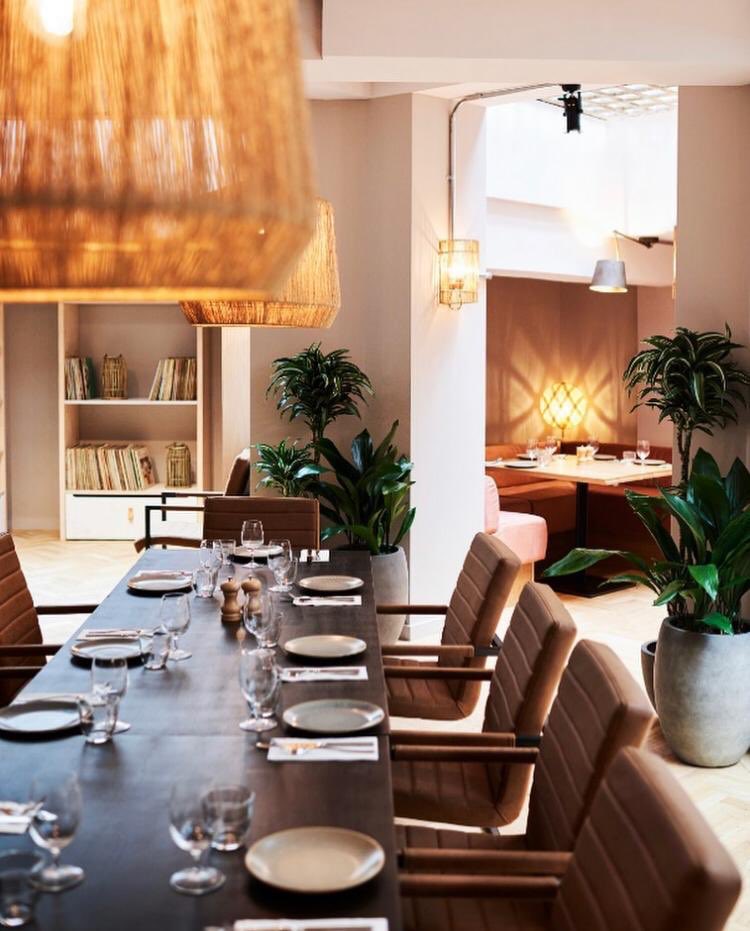 The Record Room at Caravan Fitzrovia is one of our favourite (and definitely coolest) party spaces! Once known as the Den, where Radio 1 and the BBC would hang out between shows and where the Live Lounge was once recorded 🎶