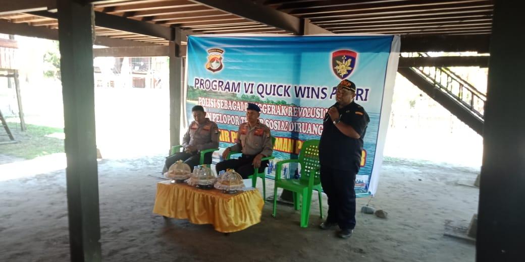LanPSDKPBitung's tweet photo. Giat hari ini Pengawas Perikanan Wilker PSDKP Polewali Mandar. Menjadi Narasumber dalam KEGIATAN QUICK WINS POLRI,sosialisasi terkait Destruktife Fishing,Jenis Ikan Dilindungi &amp; Perizinan Kapal Perikanan yang diadakan oleh POLAIR Polres Polewali Mandar, Sulawesi Barat @humaspsdkp https://t.co/d97IQ10rcb