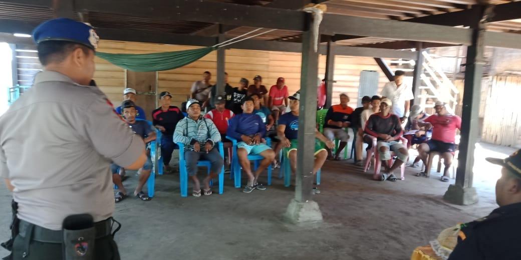 LanPSDKPBitung's tweet photo. Giat hari ini Pengawas Perikanan Wilker PSDKP Polewali Mandar. Menjadi Narasumber dalam KEGIATAN QUICK WINS POLRI,sosialisasi terkait Destruktife Fishing,Jenis Ikan Dilindungi &amp; Perizinan Kapal Perikanan yang diadakan oleh POLAIR Polres Polewali Mandar, Sulawesi Barat @humaspsdkp https://t.co/d97IQ10rcb