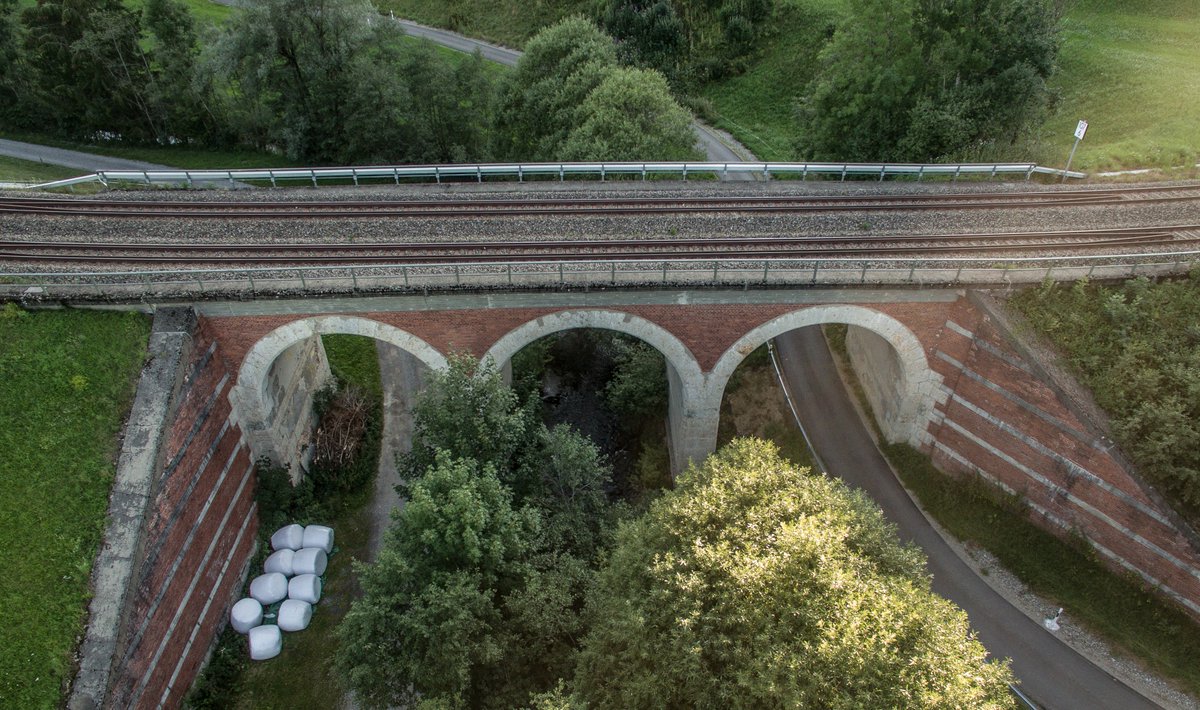 gfk_profile's tweet photo. #Arcosystem das vielseitige Kabelkanalsystem im Einsatzgebiet: Brücke in Oberstaufen Bayern Deutschland #cablethrouthing https://t.co/wg3Yzj3EiR