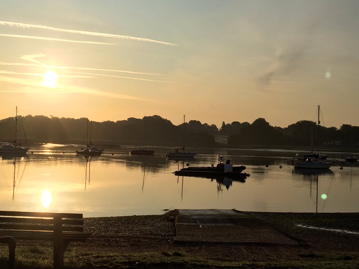 Hamble at 0630 - Lifeboat paged by Coastguard but stood down after launch. #nofilterneeded