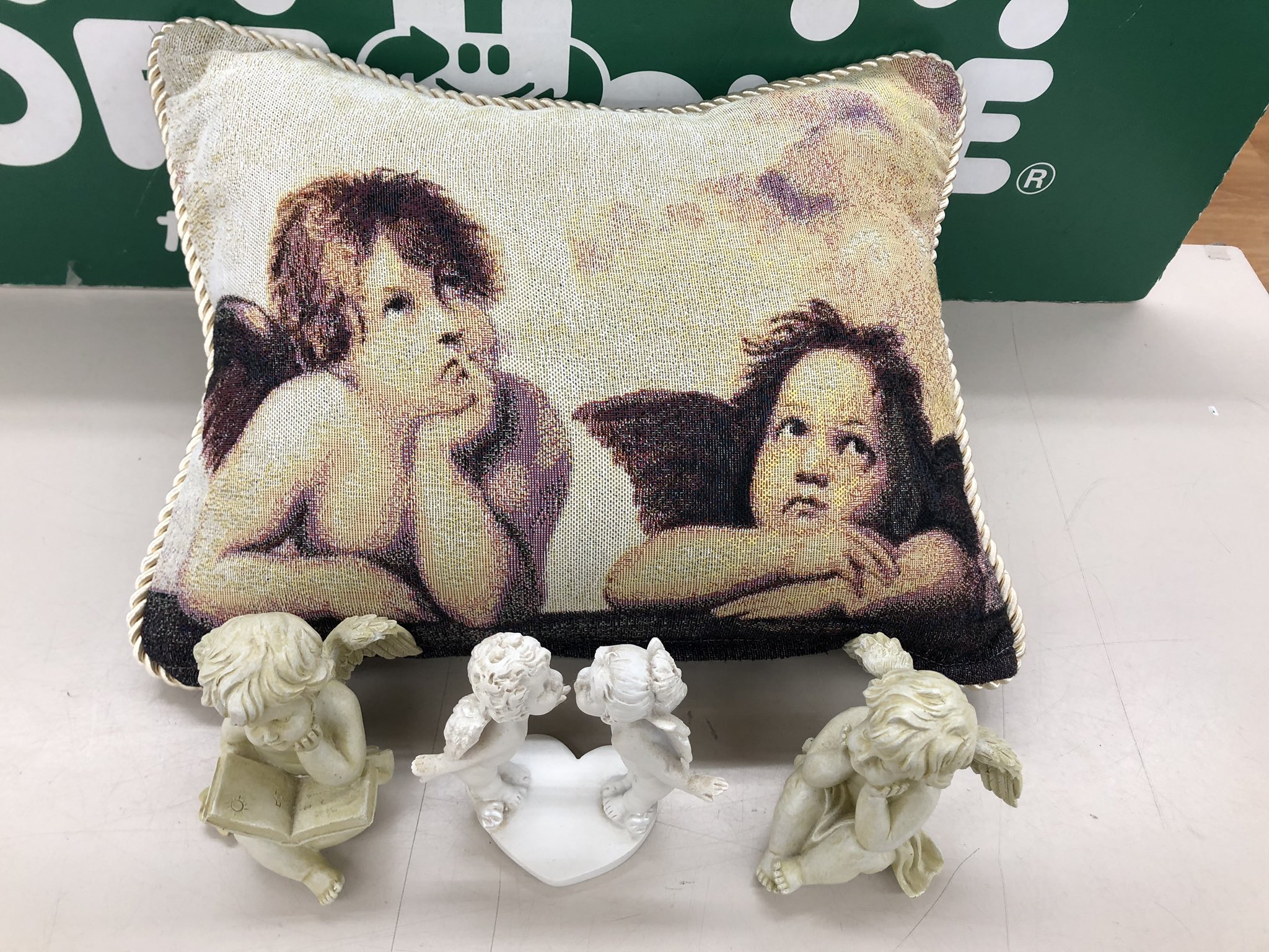 O Xrhsths オフハウス立川栄店 公式 Sto Twitter 懐かしのマクドナルドのキャラクターがいっぱい そして サイゼリヤの 壁紙の絵と同じクッション レトロなお弁当箱 入荷 マクドナルドグッズ サイゼリヤ壁紙 天使 ひよこ オフハウス立川栄店