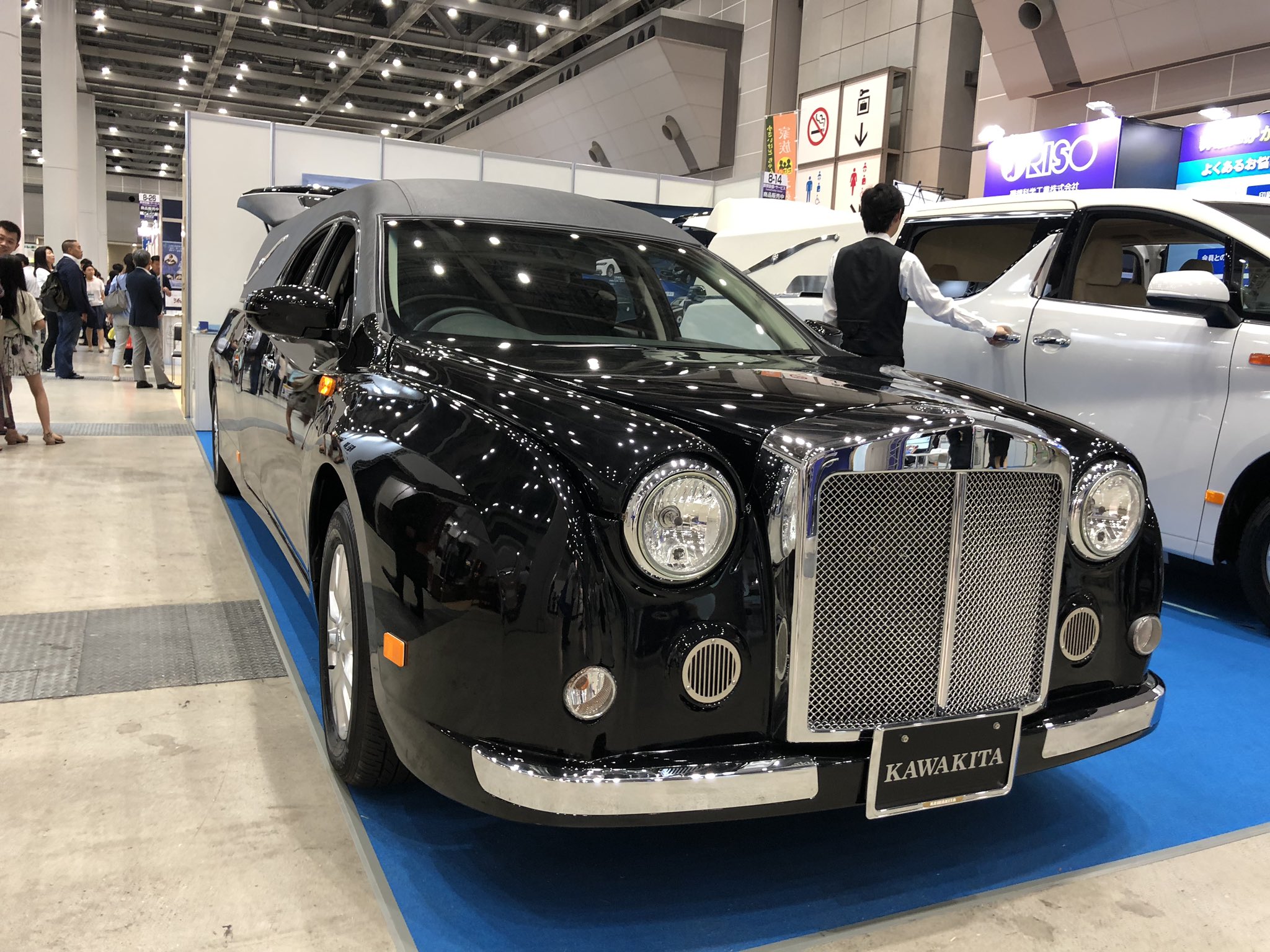 みほとけ 高級霊柩車 まるでリムジン エンディング産業展 Kawakita T Co Pzeylv07sv Twitter