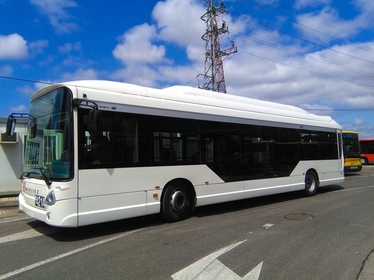 buszaragoza's tweet photo. #Avanza y @zaragoza_es prueban esta semana un nuevo bus 100% eléctrico. + info: https://t.co/fCpFWWDW26 #movilidadsostenible 🌍 https://t.co/HayBAOivSY