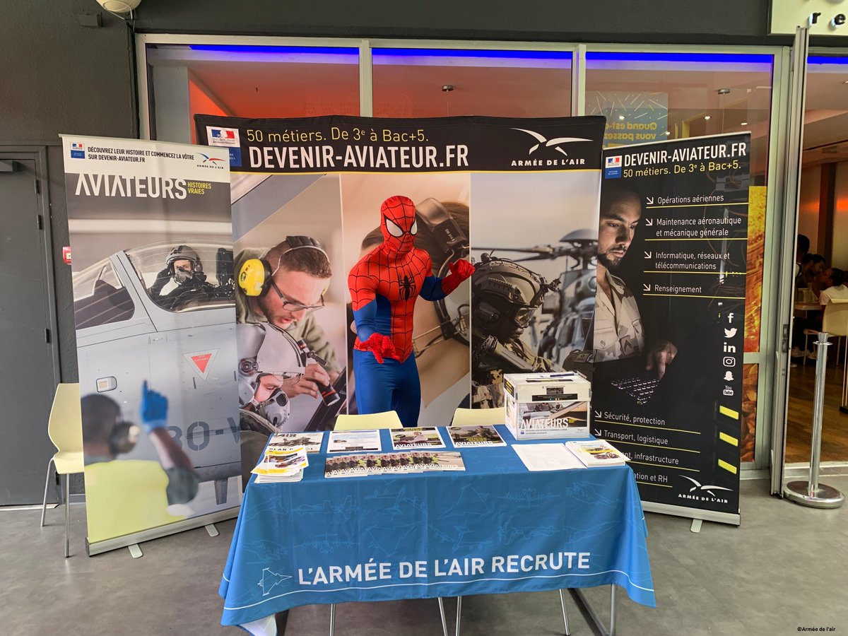 DevenirAviateur's tweet photo. Clin d’œil à #Spiderman  venu se renseigner sur les #métiers de l'armée de l'air 😅... https://t.co/0UmAvIzI1i #savespiderman https://t.co/lPrbHIC6EL