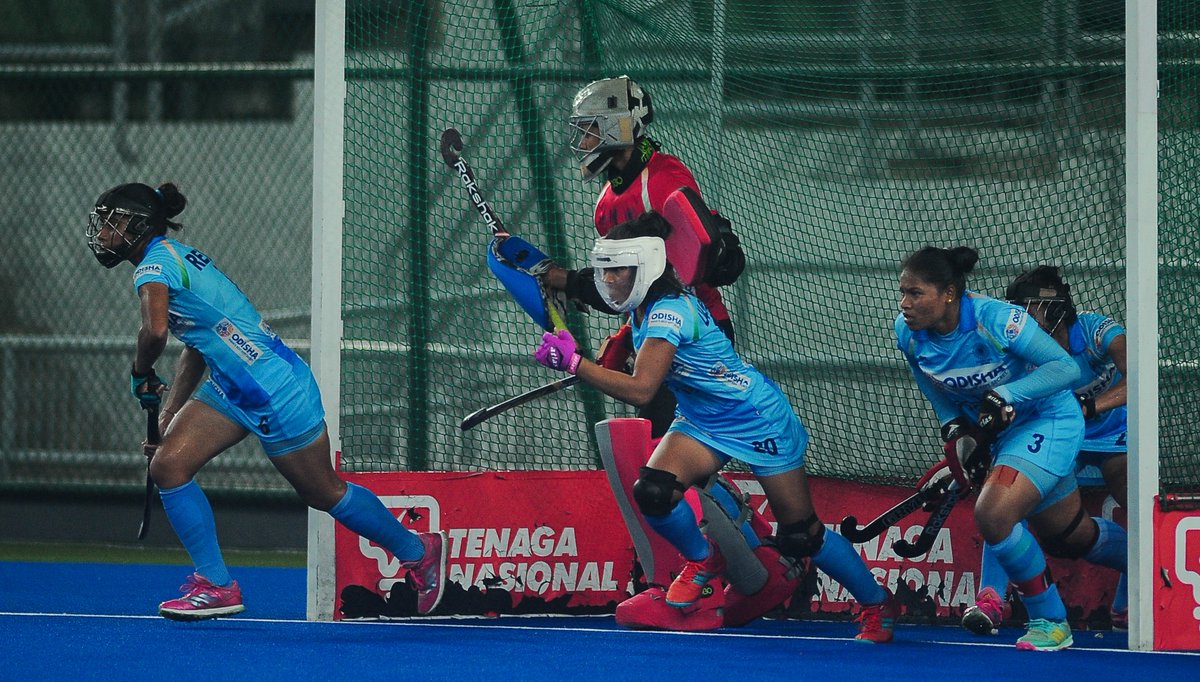 TheHockeyIndia's tweet photo. "Ho koi toh chal zidd phadiye... doobe, tariye ya mariye..." 🎵

RT if this song played in the background when you saw this image. 🇮🇳

#IndiaKaGame #ReadySteadyTokyo #Tokyo2020 #INDvJPN https://t.co/YTcGs6O1Pk