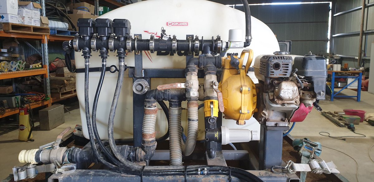VantageVic's tweet photo. Another fence line sprayer ready to go,  shielded boom, short fence and a boomles nozzle auto rate controlled by the Raven 4400 using another of our in house Made looms.. #HJ45 #Dieweeds https://t.co/1eliswTi5r