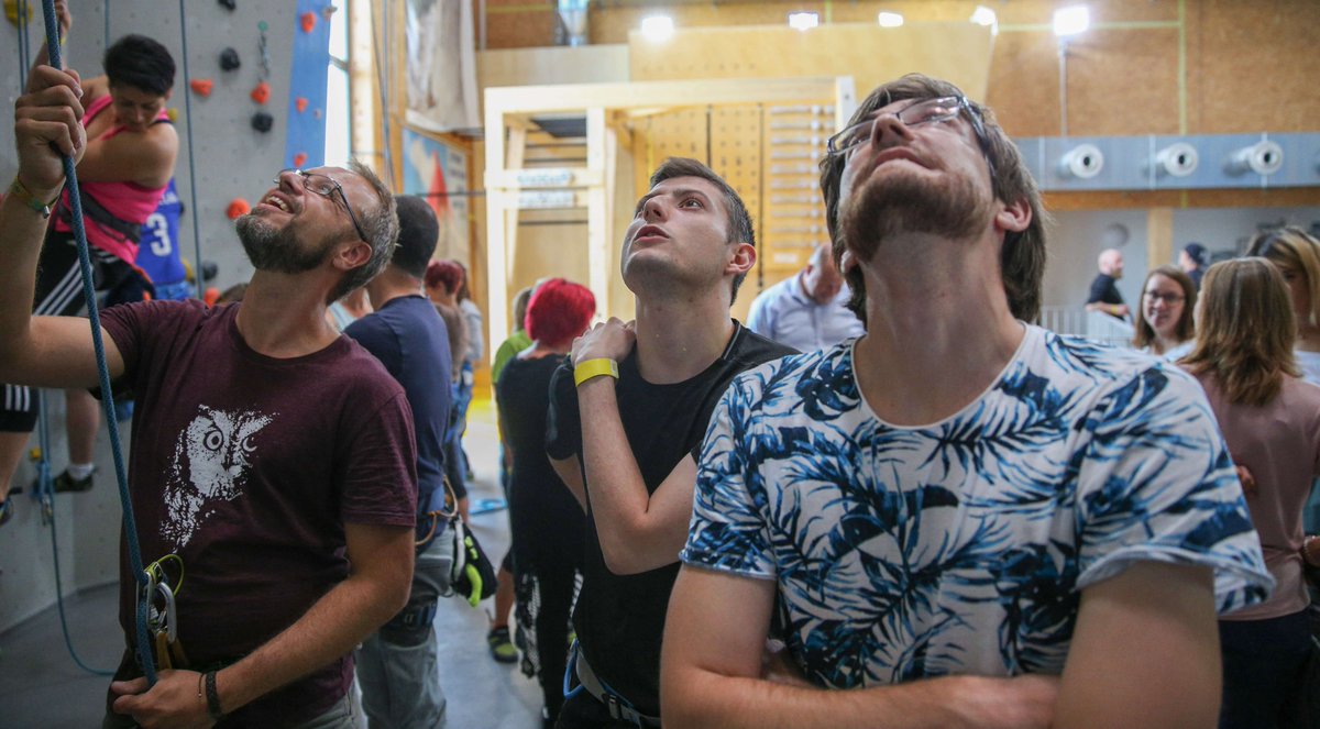 interaktives's tweet photo. Ohne größere Schmerzen - aber auch mit frisch Gezapftem - haben wir unser diesjähriges Sommerfest im @CubeWetzlar  gefeiert und gezeigt, dass wir in der Lage sind, hoch hinaus zu klettern. Schön war's! https://t.co/rO8LLjO0Y2