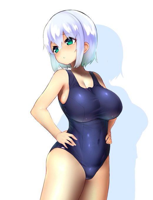 スク水を着た銀髪のおっぱい大きい女の子🤔 